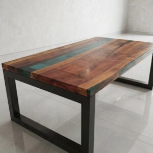 Mesa de Centro com resina epoxi na cor azul transparente
