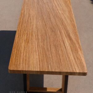 Mesa de Madeira Maciça com tampo resinado